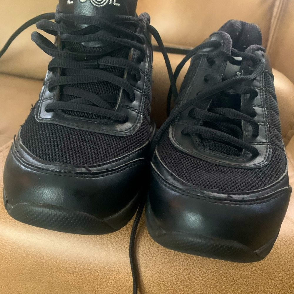 Zcoil therapeutic shoes